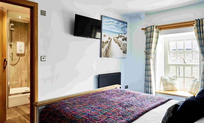 Onnen Fawr Farmhouse King Bedroom